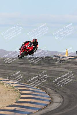 media/Nov-16-2025-Race Pace (Sun) [[8c5fa54630]]/Verified Riders/1-Turns 9 and 10 (925am)/